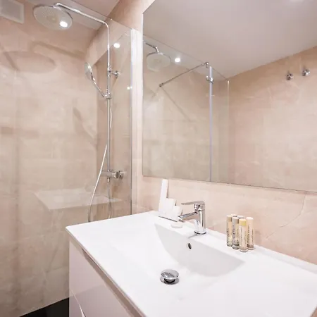 Sweett - Nova Icaria Apartament *